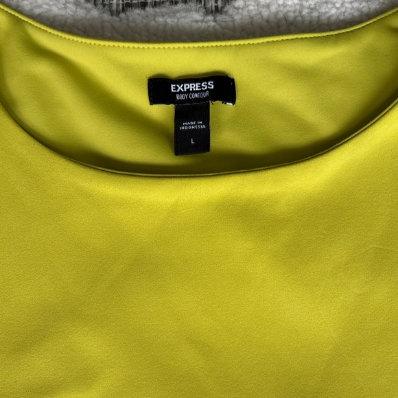 NWOT Express Yellow Body Contour Crop Top Sz L - Picture 2 of 2